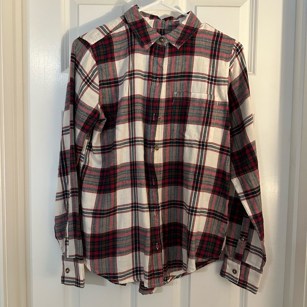 ☘️ NWOT! Women’s plaid button down shirt